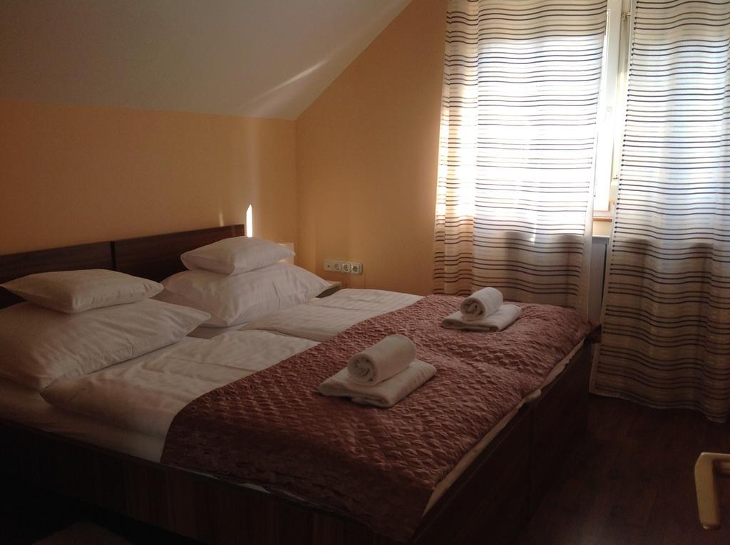 Hotel Attila Apartmanhaz Hévíz Zimmer foto